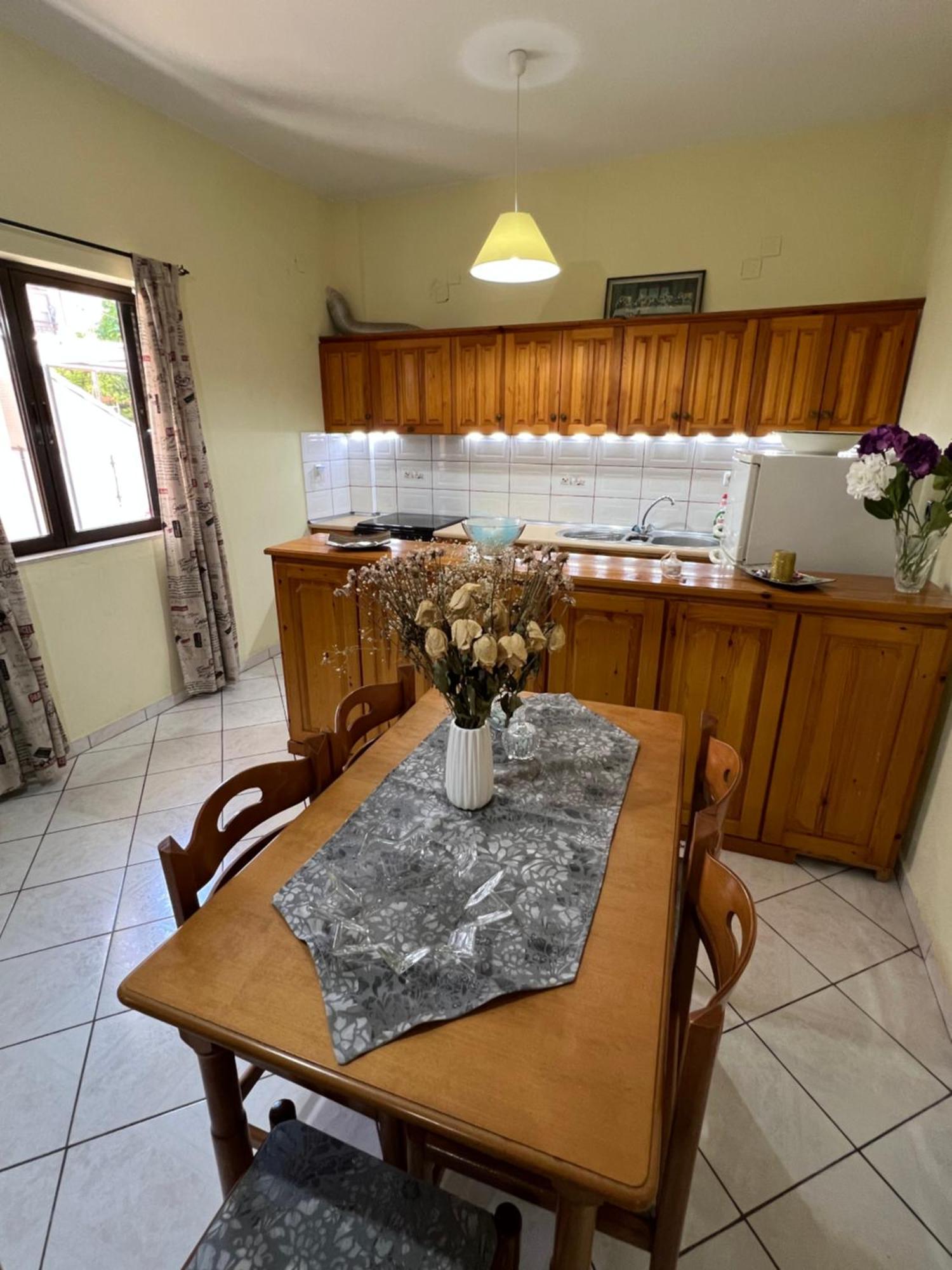 Village Apartment Маратіас Екстер'єр фото