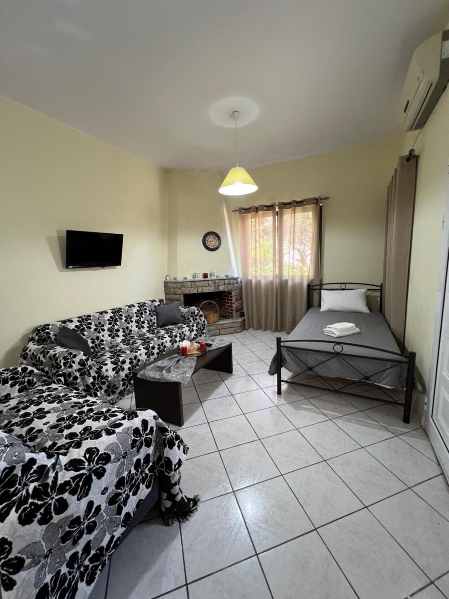 Village Apartment Маратіас Екстер'єр фото